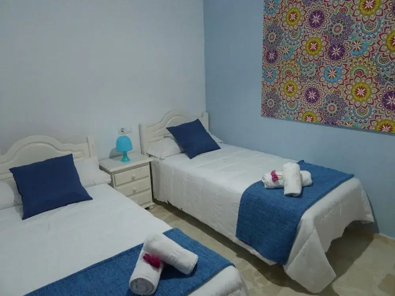 Dormitorio con dos camas